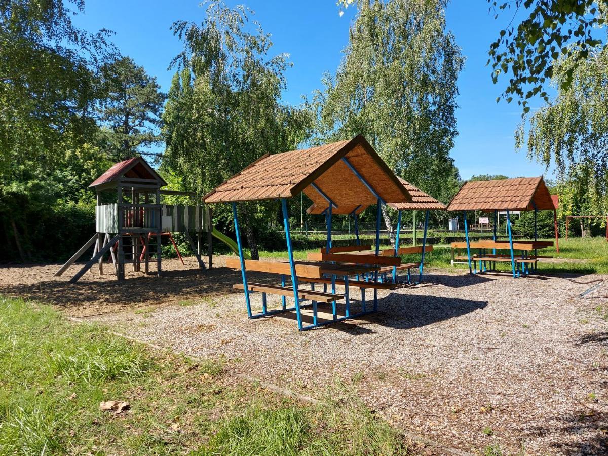 Tulipan Bungalow Camping Resort Gyenesdias Exterior photo